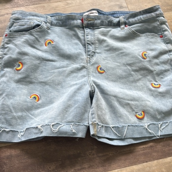 Lane Bryant Boyfriend Midi Shorts w/ Rainbow Appliqués Size 20 - Picture 2 of 5